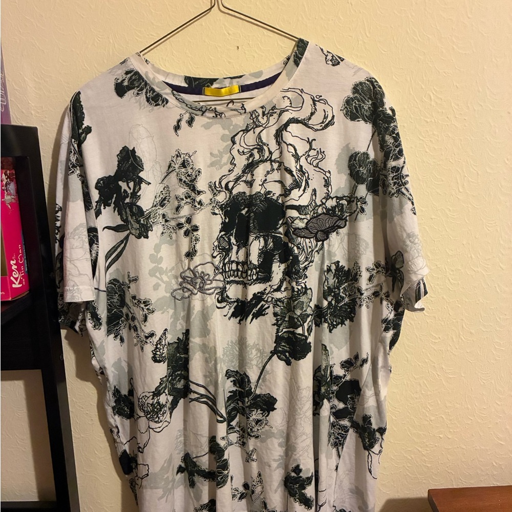 Robert Graham White Short-Sleeve Tee with Black Skull Floral Print